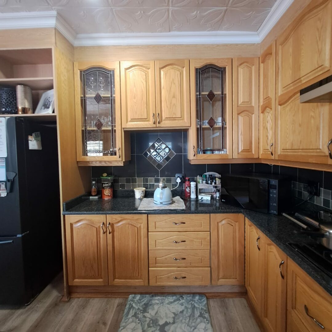 Kitchen cabinets before refinishing – Revive Artistry project
